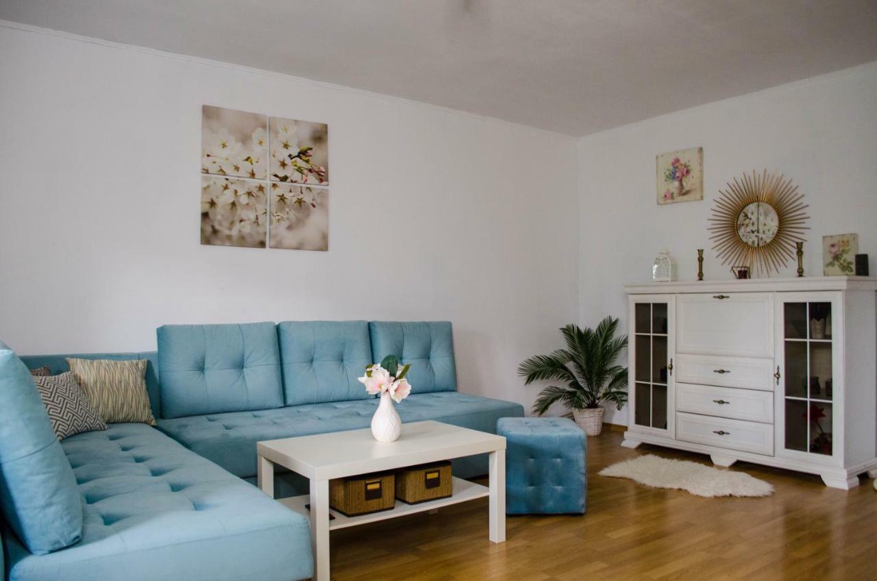 Collosal Apartment With Garden บูคาเรสต์ ภายนอก รูปภาพ
