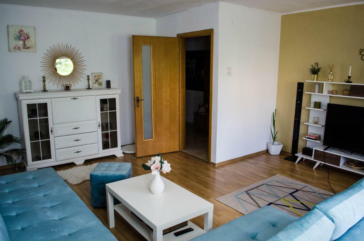 Collosal Apartment With Garden บูคาเรสต์ ภายนอก รูปภาพ